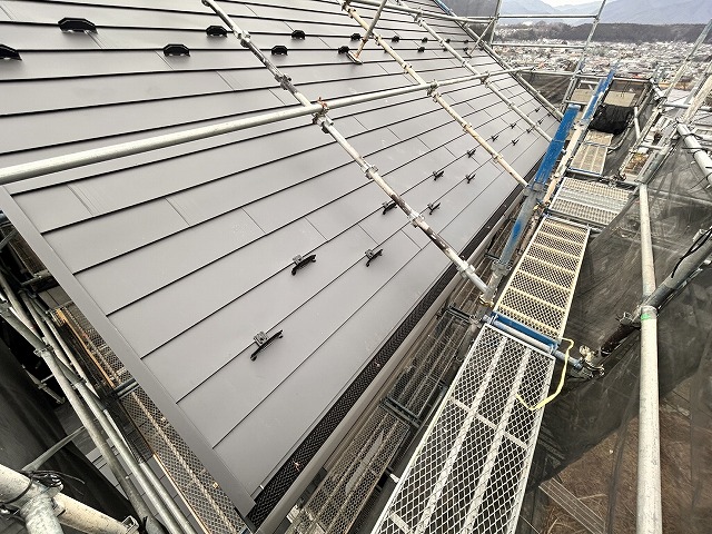 飯田市：エスジーエル鋼板屋根によるカバー工事が完成