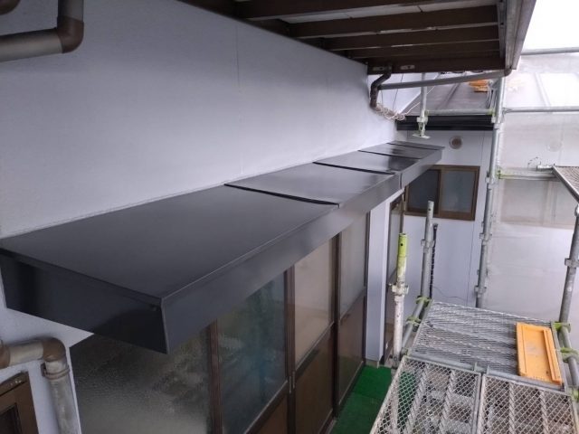 飯田市I邸_霧除けも2回塗りです