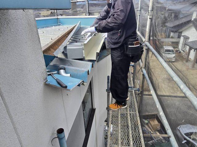 飯田市T邸_箱樋の取付け