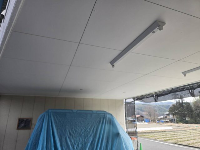 飯田市T邸_車庫スペース軒天塗装