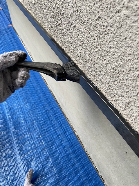 伊那市:モルタル外壁の水切りへハケ塗装