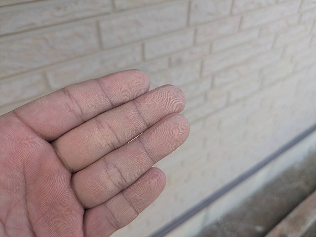 外壁のチョーキング確認