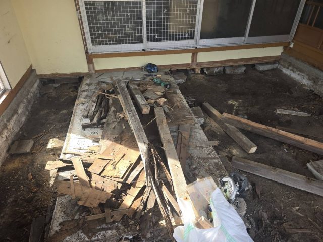 飯田市T邸_床解体のようす