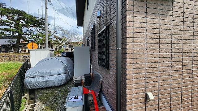 飯田市：換気フード周辺に汚れが付着している外壁サイディング