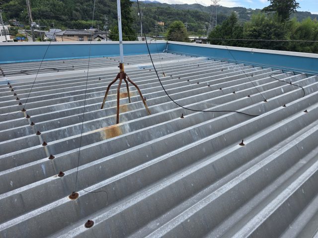 飯田市T邸_折半の金属屋根の状態