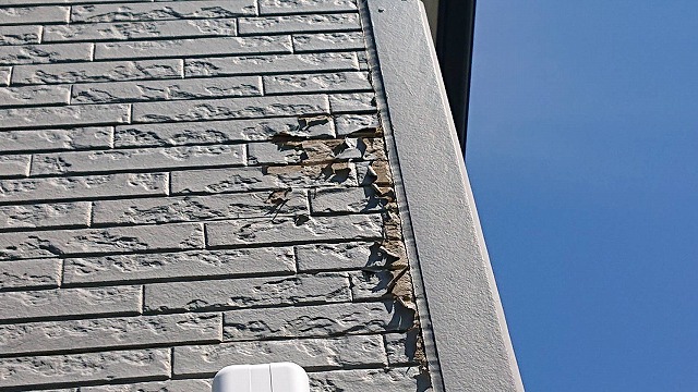 上伊那郡飯島町：外壁サイディングの塗膜が剥がれている状況