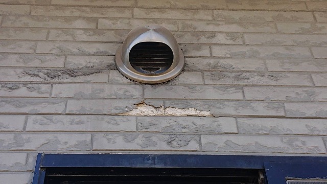 上伊那郡飯島町：外壁の換気ガラリ下の塗膜剥がれ落ち