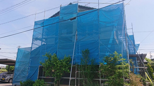 上伊那郡飯島町：外壁塗装の足場周囲にネットを設置