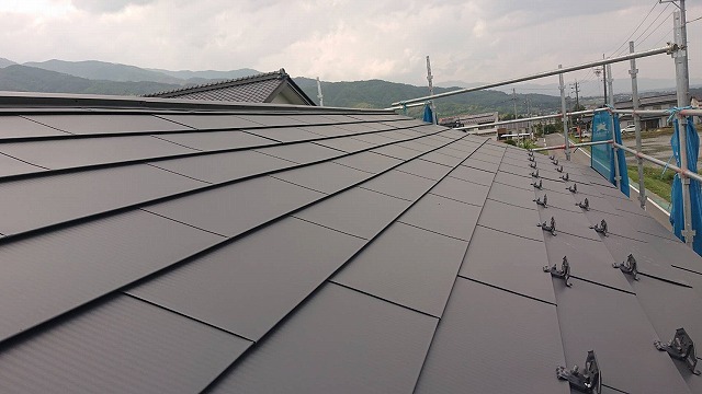 土蔵の屋根をガルバリウム鋼板屋根で葺き替え