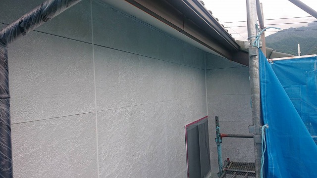上伊那郡飯島町：白色の下塗り塗料で施工完了状況
