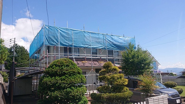 上伊那郡宮田村：屋根塗装の安全と効率化を図る足場の設置