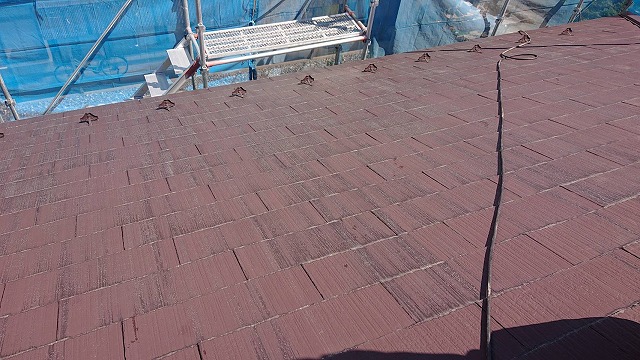 上伊那郡宮田村：屋根の上から確認したスレート屋根の劣化状況