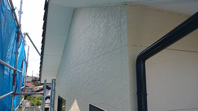 上伊那郡飯島町：塗り壁調サイディングにサンダルウッド色で塗装