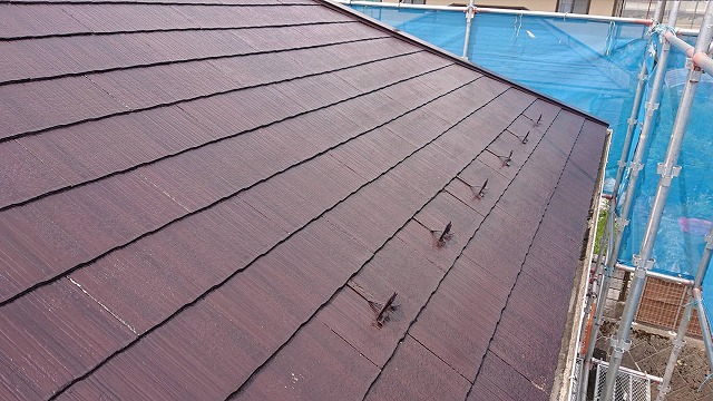 上伊那郡宮田村：スレート屋根の塗装工事で3回塗りの下塗りが完了