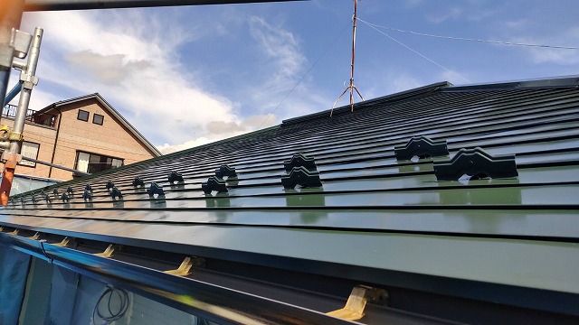 上伊那郡箕輪町で金属屋根塗装メンテナンス、遮熱塗料でサビや塗膜剥がれなどの劣化を回復