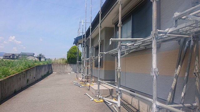 伊那市：外壁と屋根塗装のための安全で使いやすい足場