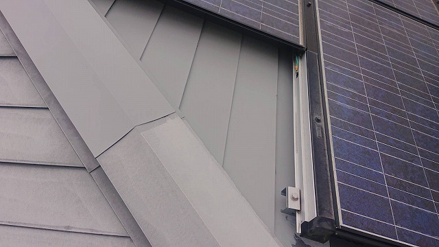 伊那市：金属屋根にサーモテックメタルプライマーで下塗り施工