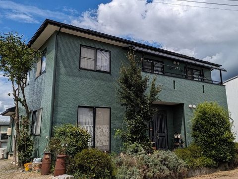 上伊那郡飯島町：緑系の色で外壁塗装を行った住宅