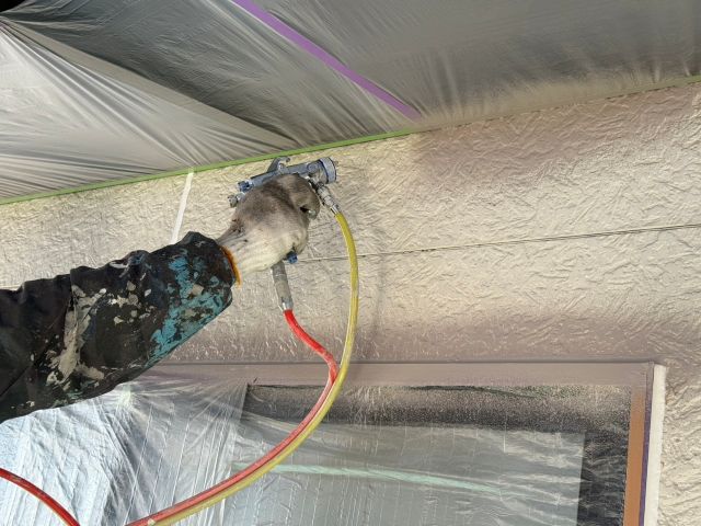 高森町M邸_吹付で中塗り