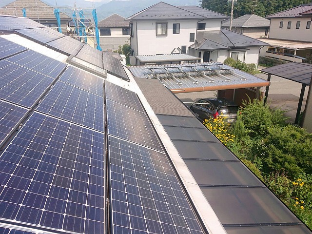 駒ヶ根市：太陽光パネルを設置したまま屋根の塗装工事