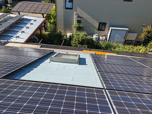 駒ヶ根市：太陽光パネルを設置したままスレート屋根の塗装工事