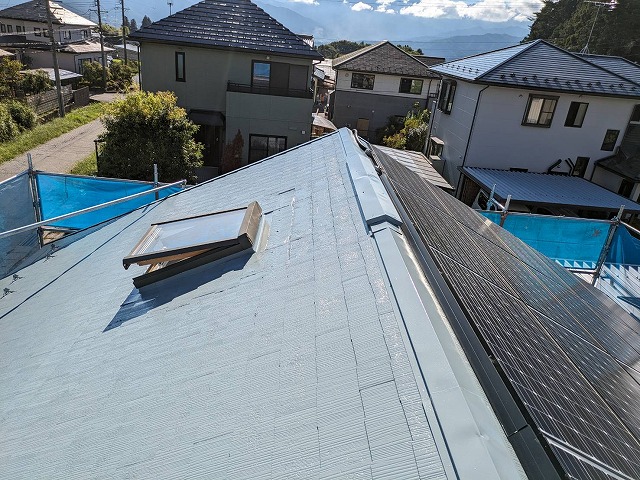 駒ヶ根市：スレート屋根と棟板金への塗装工事