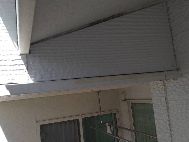 駒ヶ根市_下屋根下の外壁に新たに金属サイディングを施工