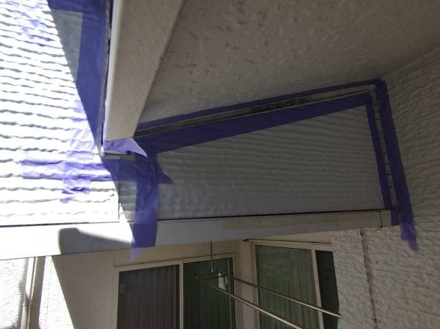 駒ヶ根市_下屋根下もコーキング処理をします
