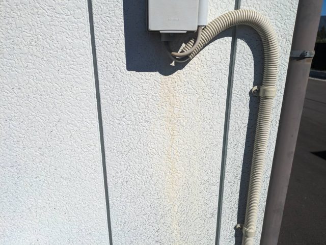 飯島町I邸_汚れが付着した金属サイディング