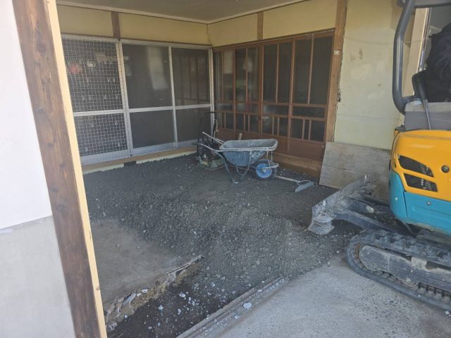 飯田市T邸_土入れ、砕石