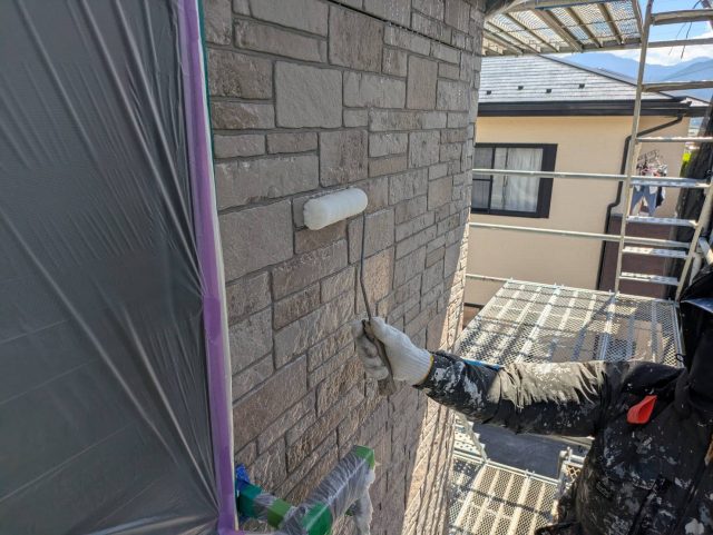 駒ヶ根市T邸_外壁下塗り