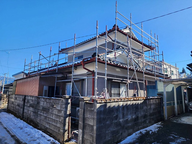 飯田市：和風住宅の下屋根上に下屋足場を設置
