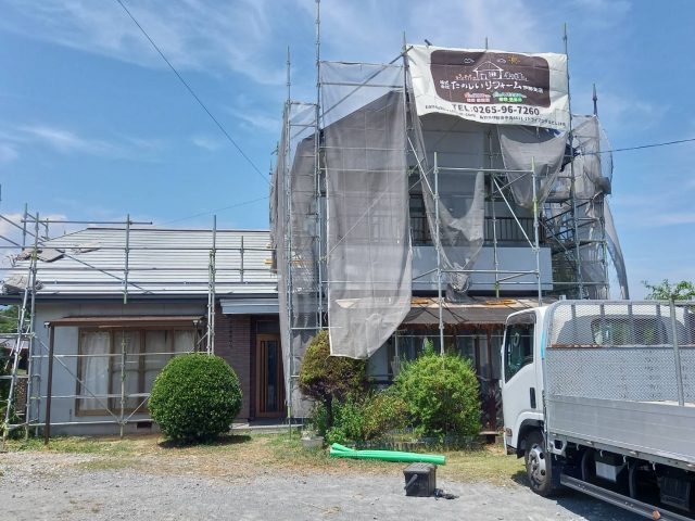 伊那市K邸_看板シートを設置して足場完成