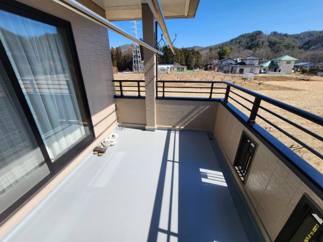 阿智村K様_ベランダトップコート塗装、笠木取付け完成