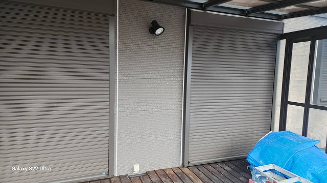 駒ヶ根市にて致命的なダメージを負っていた外壁のコーキング打ち直し施工の状況