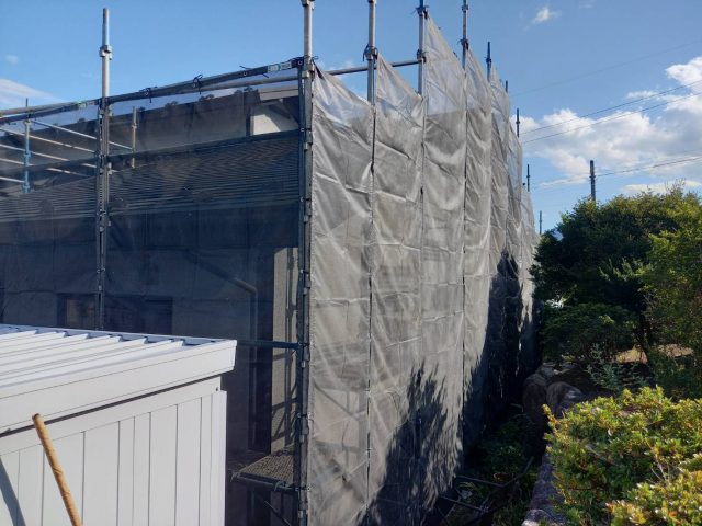 伊那市K邸_足場にメッシュシート設置