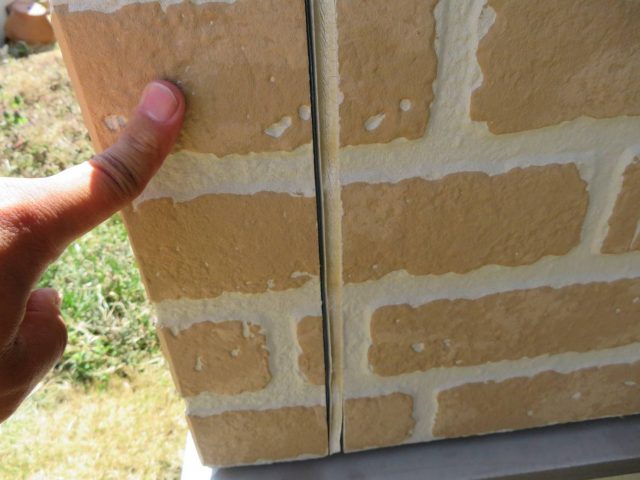 伊那市K邸_痩せてすき間のできたコーキング