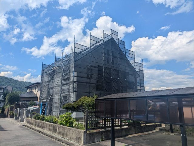 宮田村にて、腐食して雨漏れのあった外壁の補修と屋根下塗り作業を行いました