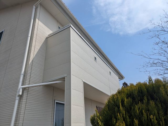 飯島町M邸_金属サイディング張り完成-柱側から