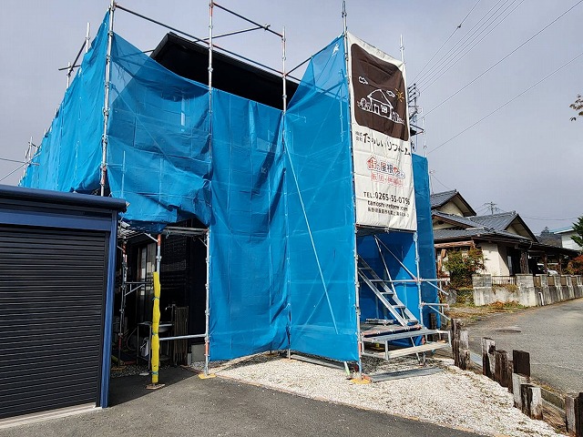飯田市：外壁塗装工事が完了したサイディング仕上げの住宅