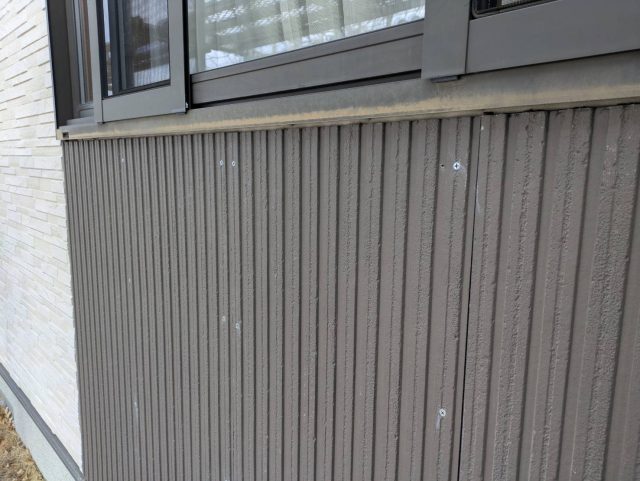 豊丘村S邸_浮いていた外壁にビス止めで補修