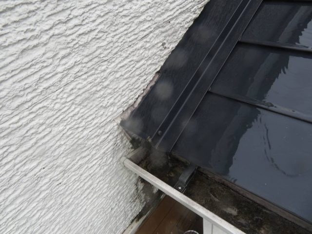 駒ヶ根市_外壁と屋根の取り合い部分の破損