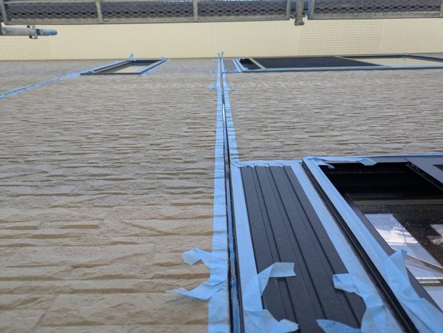 駒ヶ根市I邸_目地にマスキングテープで養生