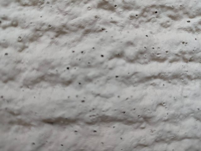 駒ヶ根市I邸_外壁-ピンホール