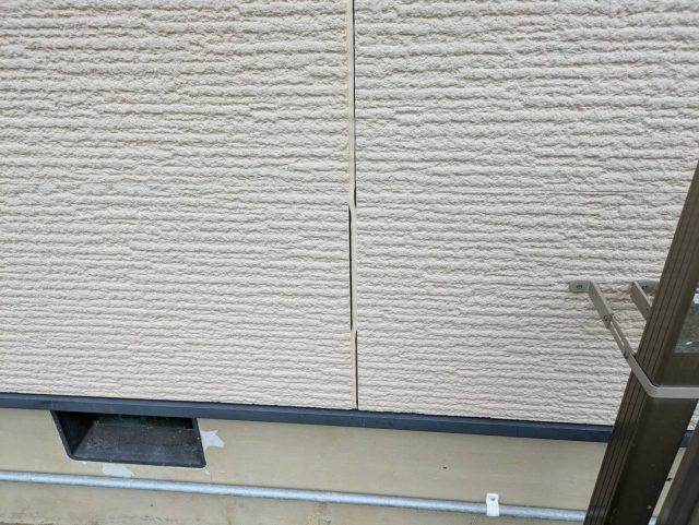 駒ヶ根市I邸_外壁-劣化が進んだコーキング