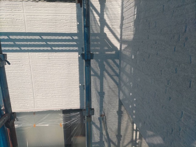 伊那市：ALC外壁の塗装工事でフィラー下塗り