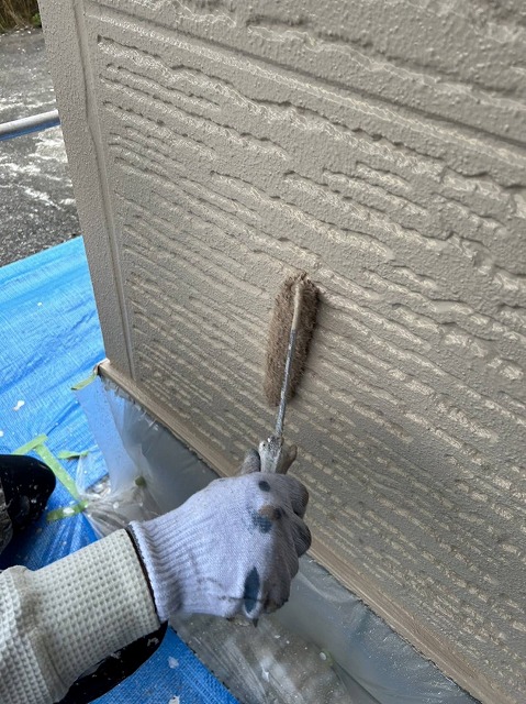 伊那市：ミッドビスケット色で外壁塗装工事を行う塗装工