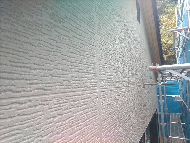 伊那市：シリコンREVO1000-IRで外壁塗装工事をが完了した住宅の外観