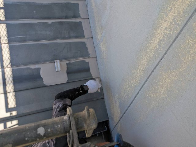 伊那市にて、遮熱・耐候・防錆性などを兼ね備えた塗料を使って屋根の塗装を行いました