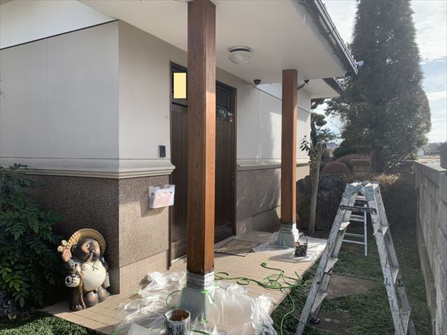 松本市S邸玄関柱塗装
